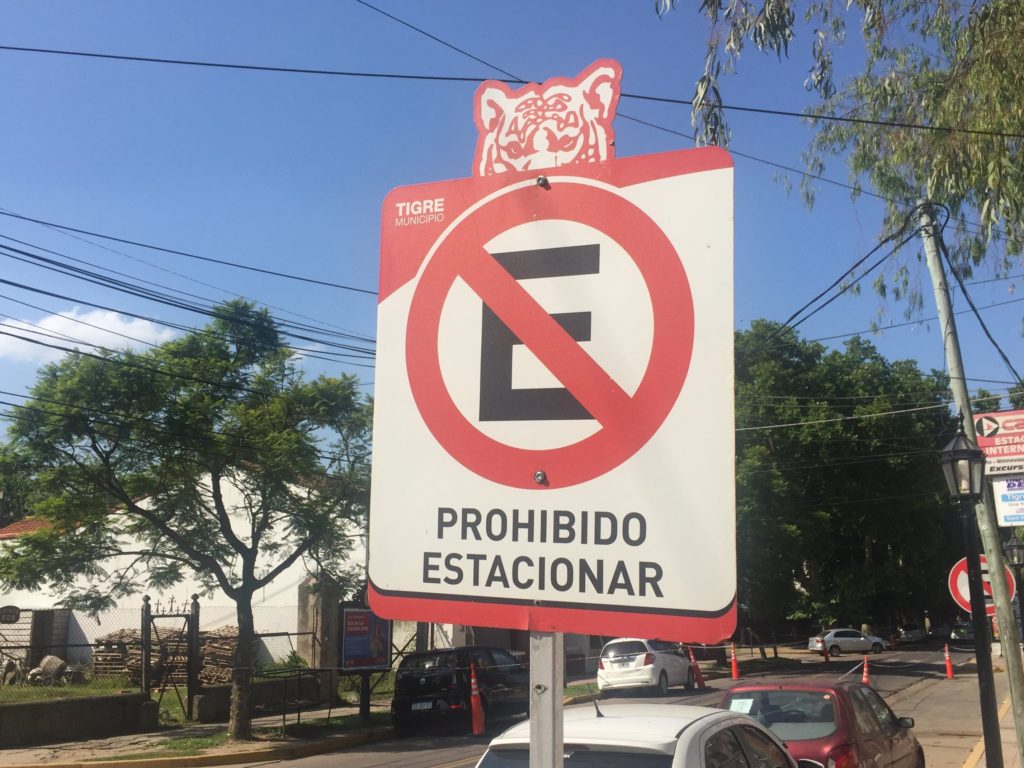 Tigre parking sign
