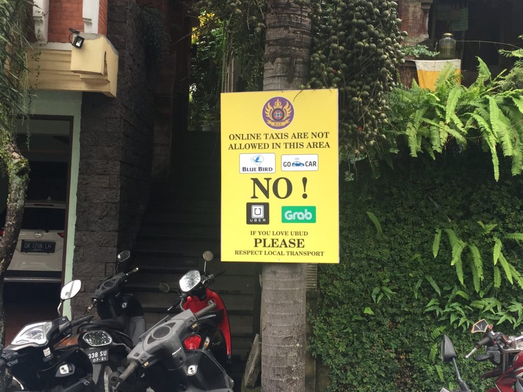 Anti ride sharing sign in Ubud